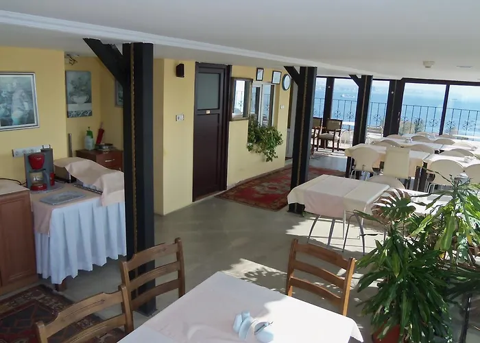 Cosmopolitan Park Hotel 3*